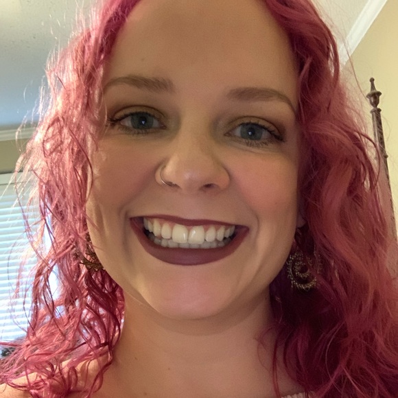 Meet your Posher, Whitney - Picture 1 of 1